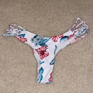 NWOT Shein Bikini Bottoms- Medium